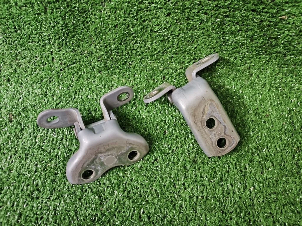 Б.у. петля двери TOYOTA PRIUS ZVW30 TOYOTA PRIUS ZVW30