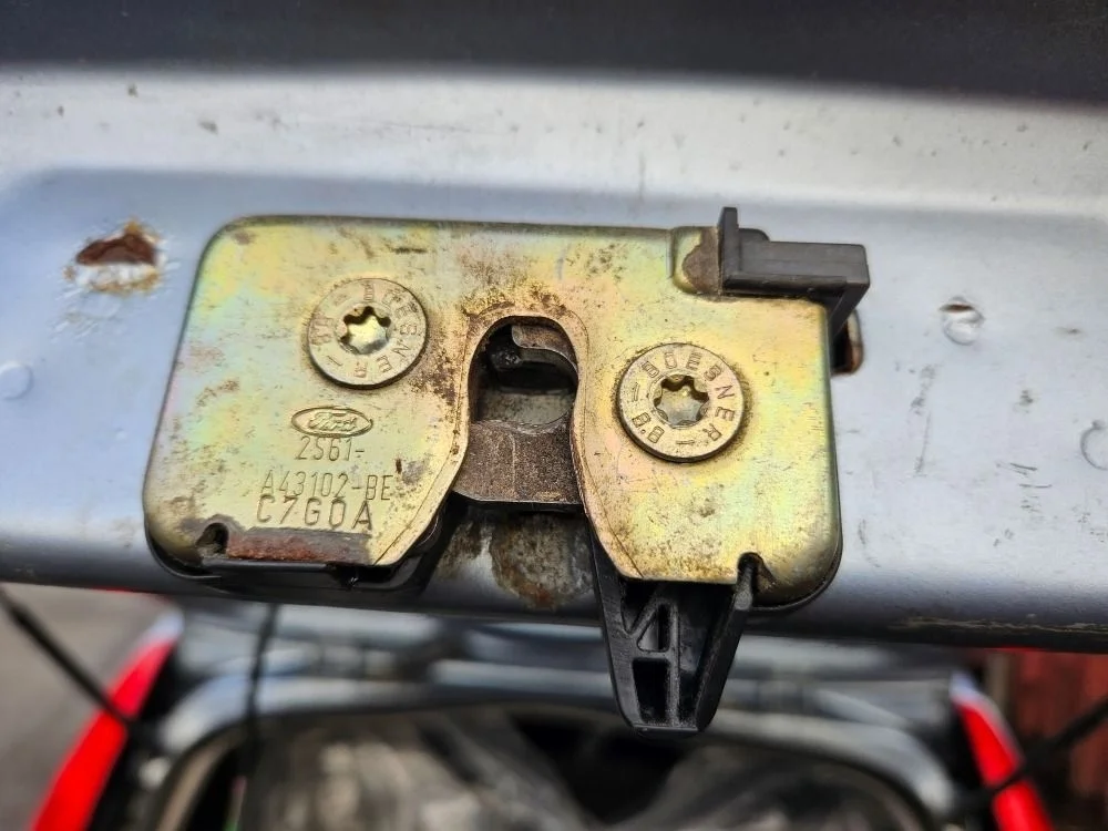 Замок крышки багажника на Ford Fusion дорест