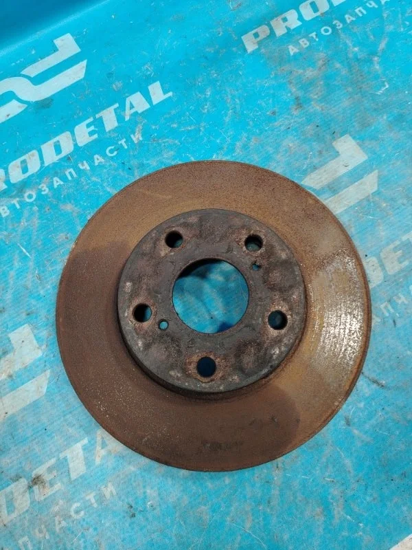 Диск тормозной передний правый Toyota Auris E15