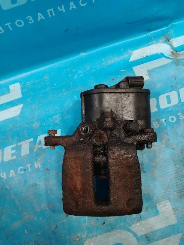 Суппорт тормозной задний правый Volvo XC60