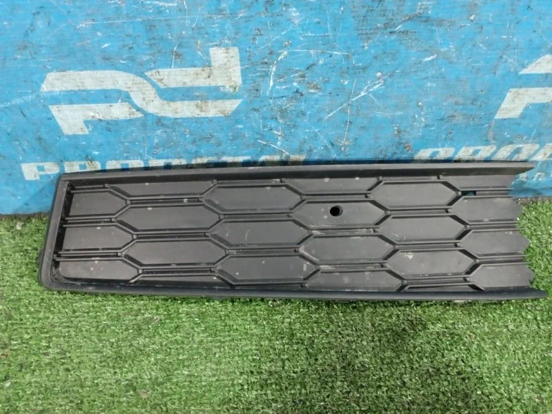 Решетка в бампер передняя правая Skoda Rapid 2020&gt;