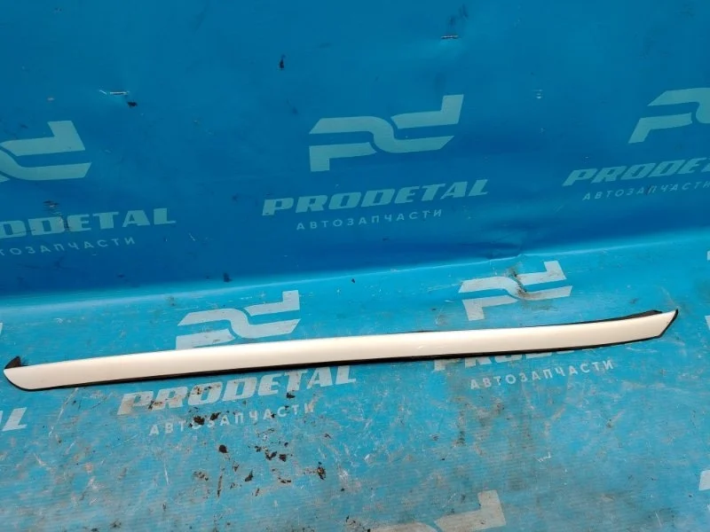 Молдинг лобового стекла передний правый Volvo XC60