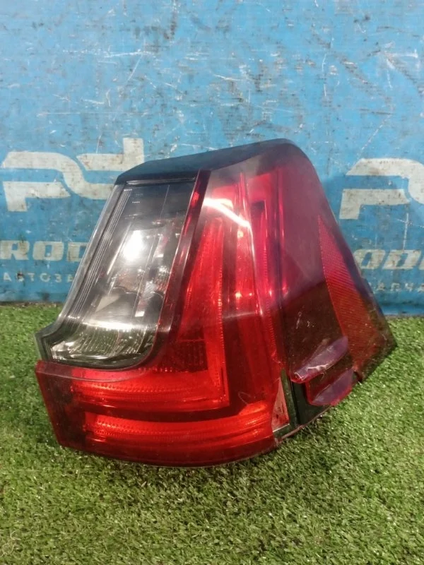 Фонарь наружный задний правый Lexus LX570