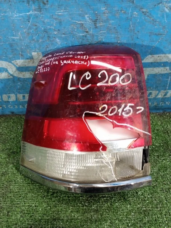 Фонарь наружный задний левый Toyota Land Cruiser