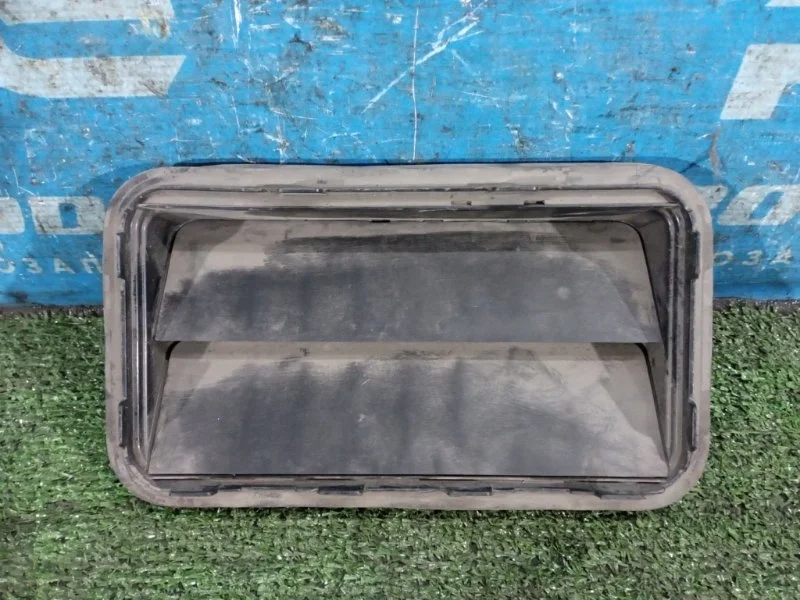 Решетка вентиляционная Toyota Camry V50 2011-2018