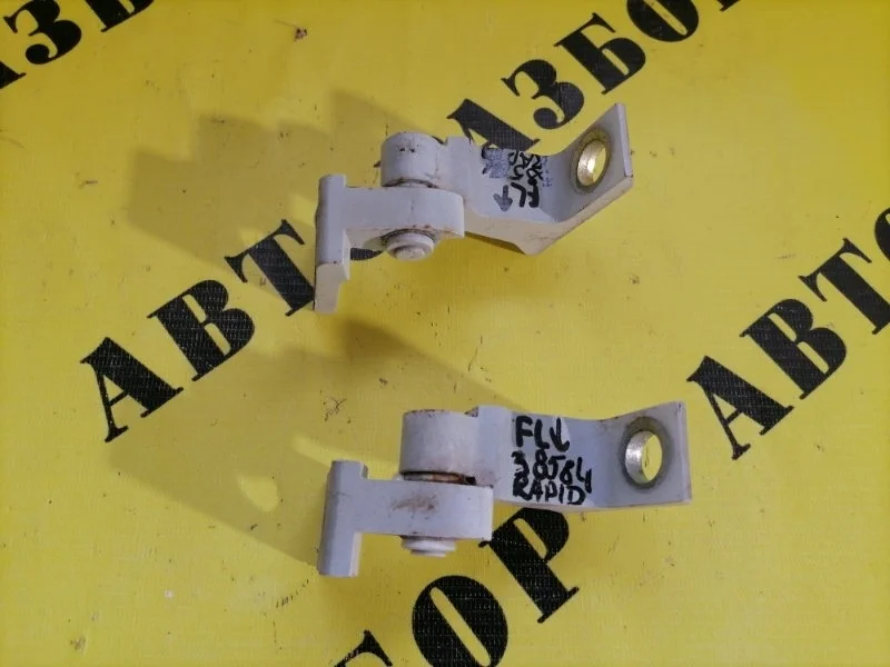 Петля двери SKODA RAPID 2013-2020 2015 8K0831401P 1.6 CWVB 90Л/С