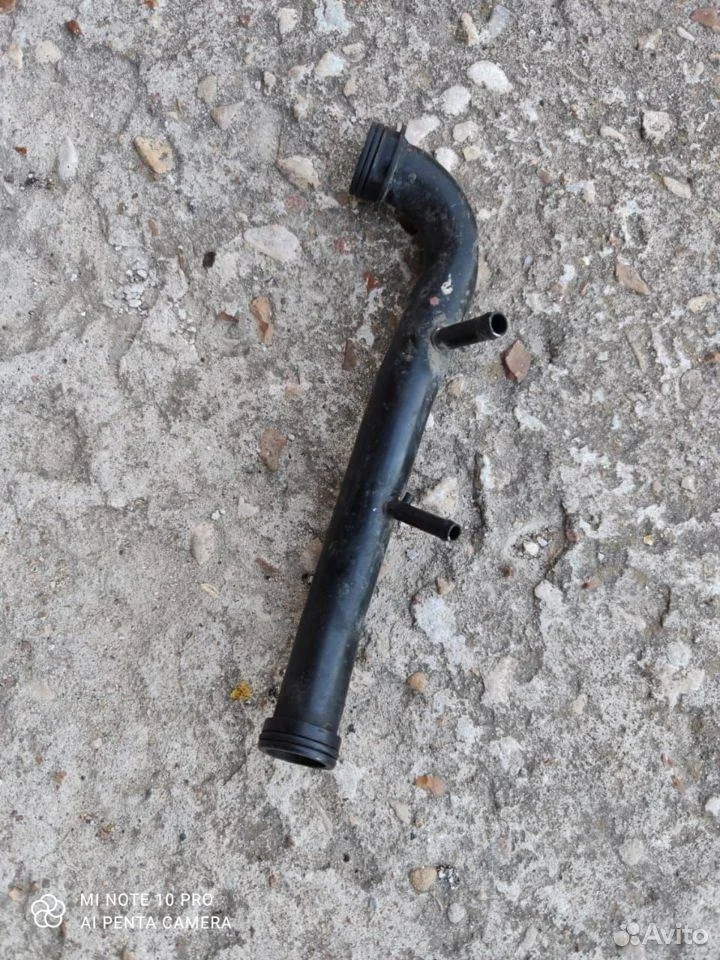 Трубка системы охлаждения Audi Q7 4L рестайлинг (2009—2015)