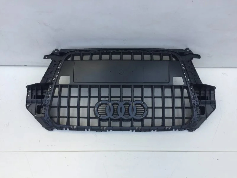 Решётка радиатора Audi Q3 2014-2018 8U0853651H 8U, передняя