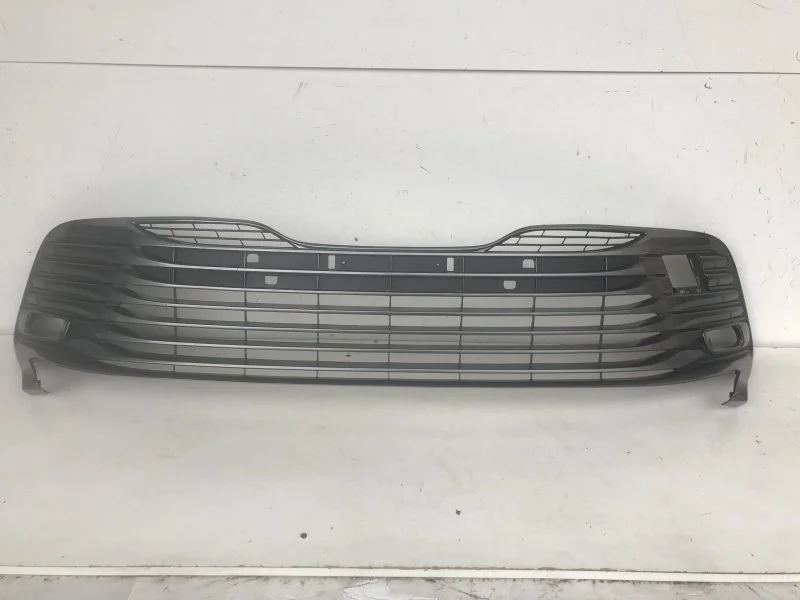 Решётка радиатора Toyota Camry 2017-2020 5310233160 XV70, передняя