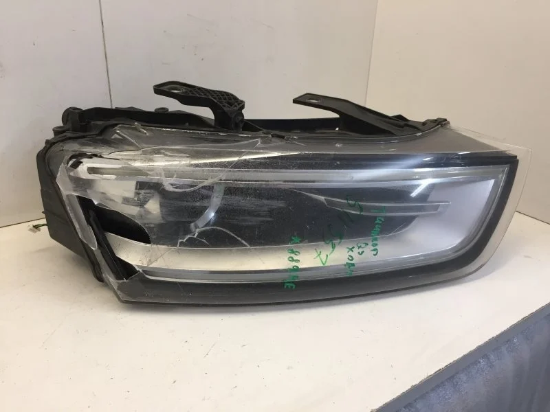 Фара Audi Q3 2013-2020 8U0941006 8U, передняя правая
