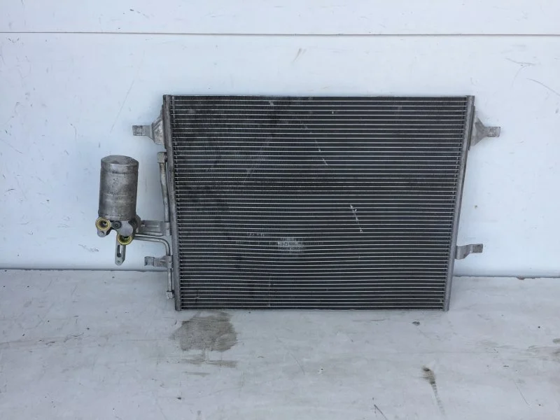 Радиатор кондиционера Volvo XC60 2017-2021 31332027 2, передний