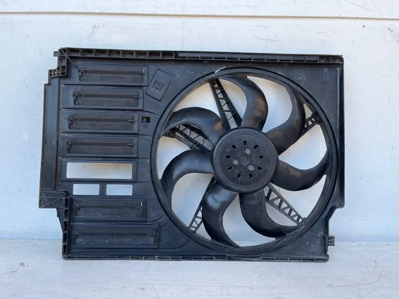 Диффузор с вентилятором BMW X1 2015-2020 17428645861 F48, передний