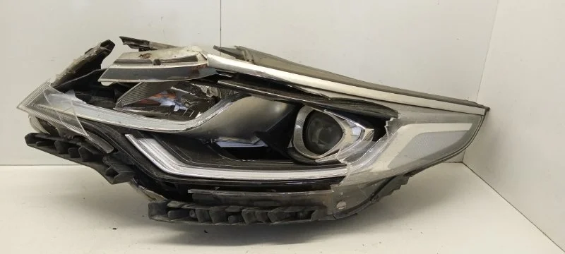 Фара BMW X1 2015-2020 63117436462 F48, передняя правая