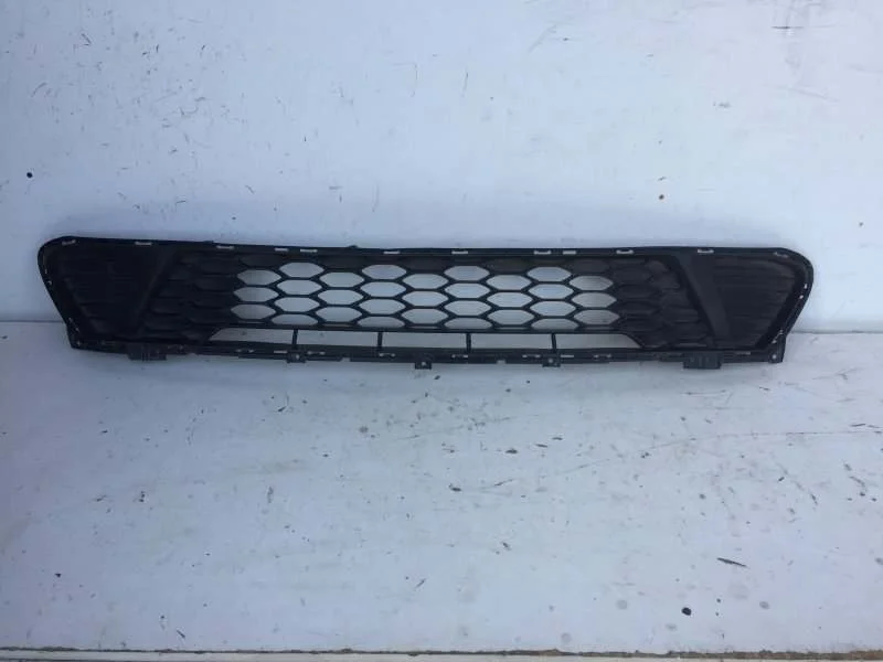 Решётка радиатора Kia Ceed 2018-2021 86560J7000 3, передняя