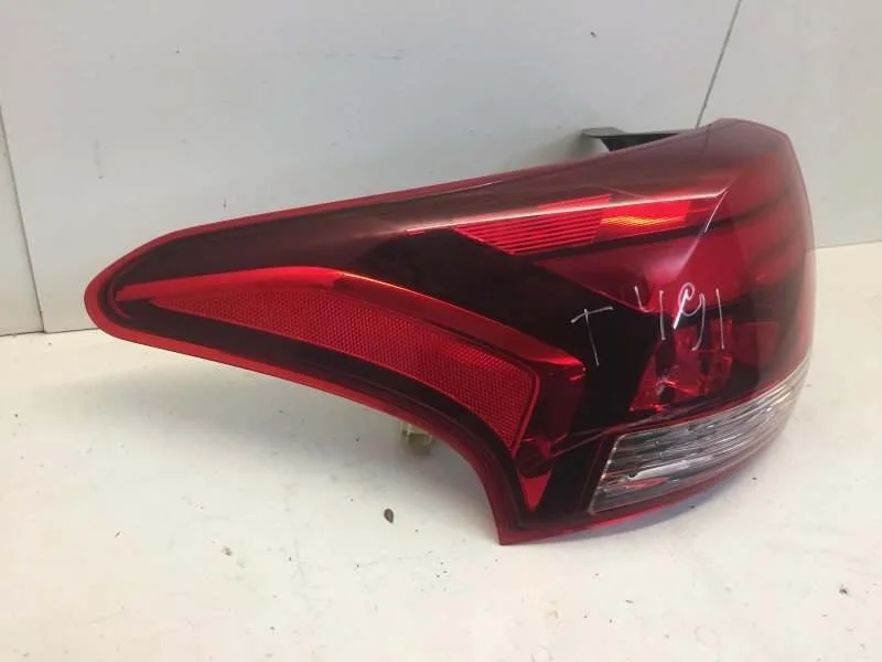 Фонарь Mitsubishi Outlander 2015-2020 8330A997 3, задний левый