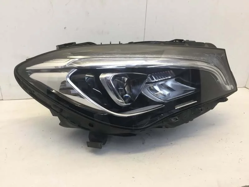 Фара Mercedes-Benz CLA-klasse 2013-2019 A1178206861 C117, передняя правая
