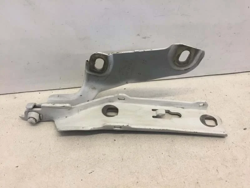 Петля капота Audi A3 2016-2020 8V0823301 8V, передняя левая