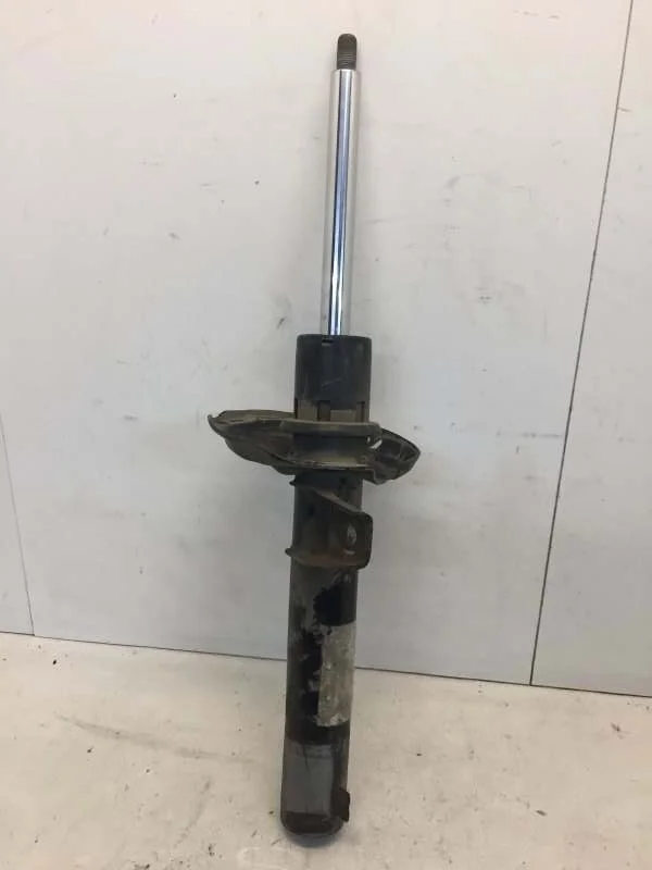 Амортизаторная стойка Audi A3 2016-2020 5Q0413023EB 8V, передняя