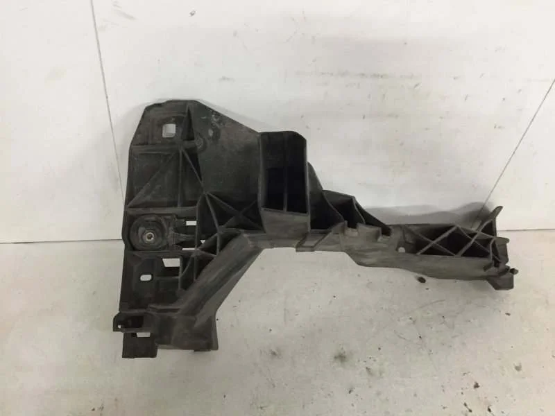 Кронштейн фары Audi Q7 2015-2022 4M0805608 2, передний правый