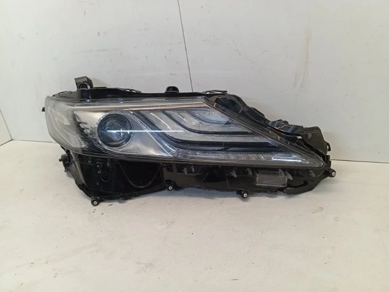 Фара Toyota Camry 2018-2021