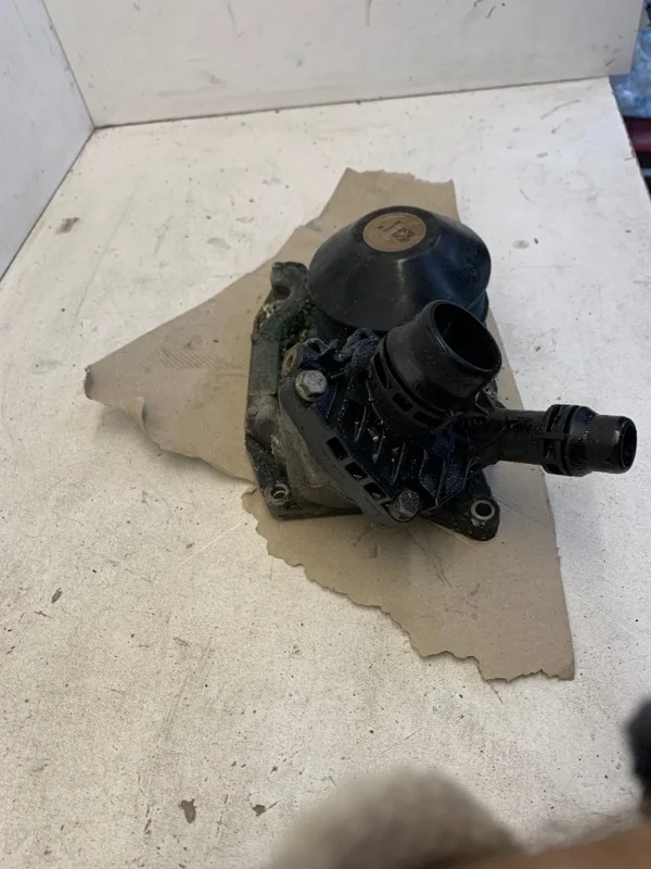 Насос водяной (помпа) Bmw X3 2014-2017 11518478476 F25, передний