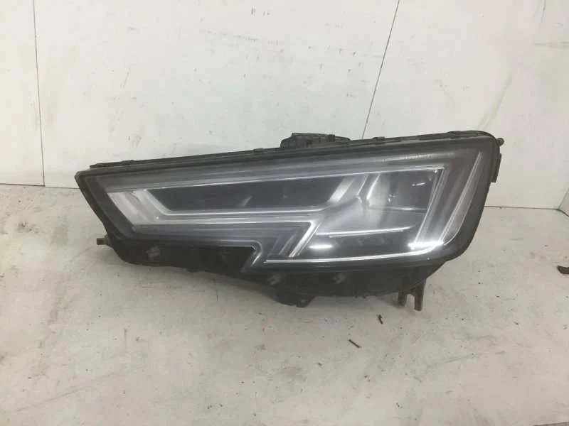Фара Audi A4 2015-2020 8W0941033 B9, передняя левая