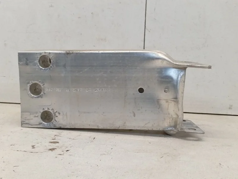 Кронштейн усилителя бампера Mercedes-Benz A-Klasse 2012-2018 A2466200295 W176, передний правый