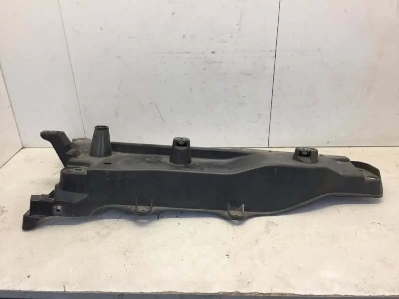 Кронштейн крыла Volvo XC90 2002-2014 31391777 1, передний левый