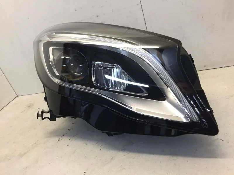 Фара Mercedes-Benz Gla-Klasse 2017-2020 A1569067000 X156, передняя левая