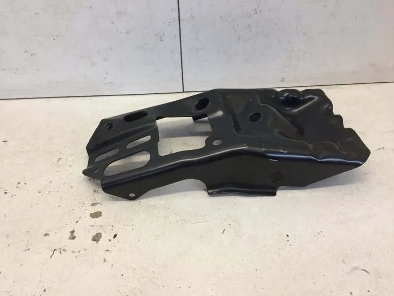 Кронштейн усилителя бампера Toyota Rav4 2018-2023 5202142200 XA50, передний