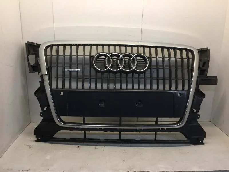 Решётка радиатора Audi Q5 2008-2012 8R0853651 1, передняя