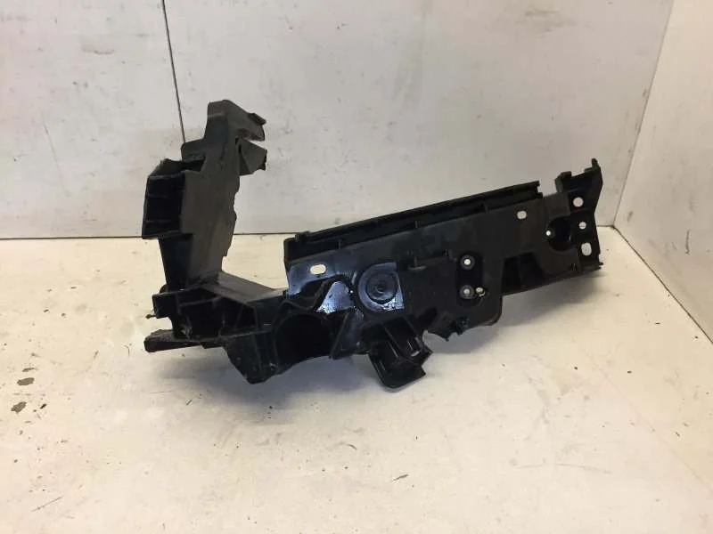 Кронштейн фары Audi Q5 2008-2017 8R0805607 1, передний левый