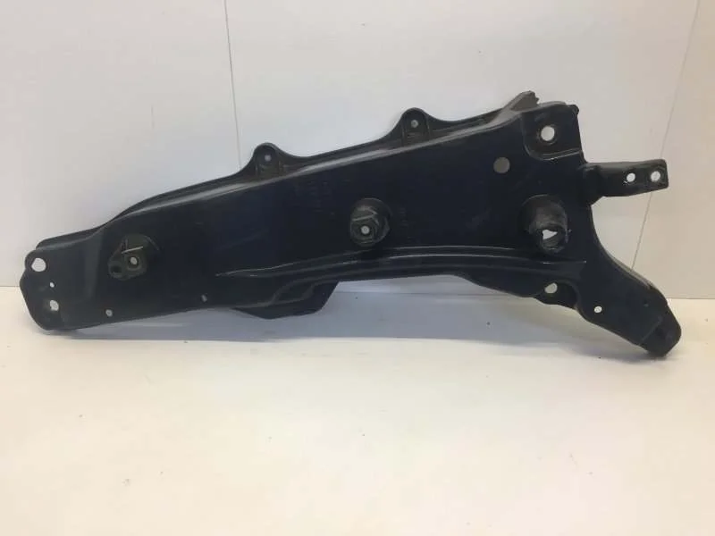 Кронштейн крыла Volvo XC90 2014-2023 31391777 2, передний левый
