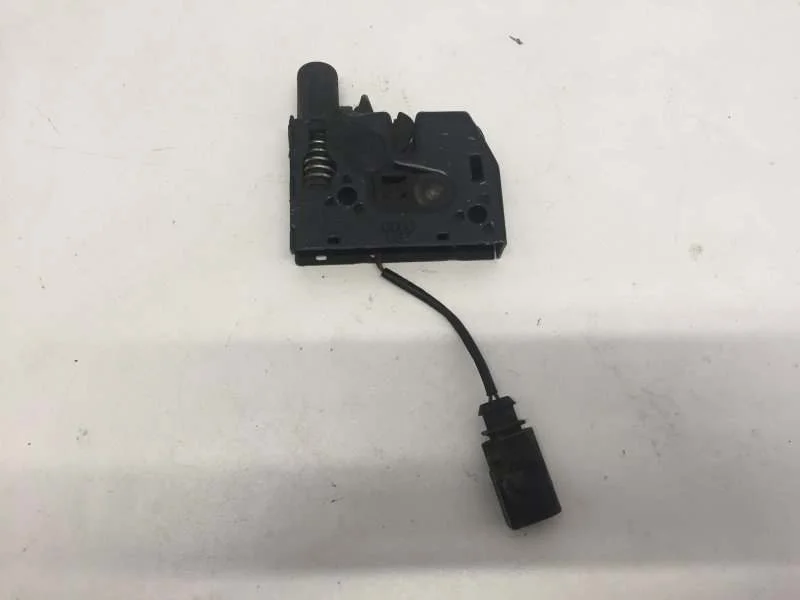 Замок капота Audi Q3 2011-2018 8U0823509 8U, передний
