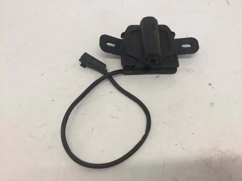 Замок капота Volvo V40 2012-2019 31371016 2, передний левый