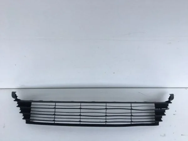 Решётка бампера Toyota Corolla 2015-2020 5311202690 E180, передняя