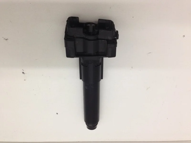 Форсунка омывателя фары Toyota Camry 2011-2018 8520833110 XV50, передняя левая