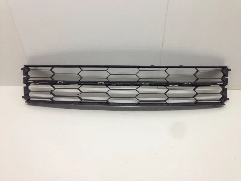 Решётка бампера Skoda Superb 2008-2013 3T0853677 2, передняя