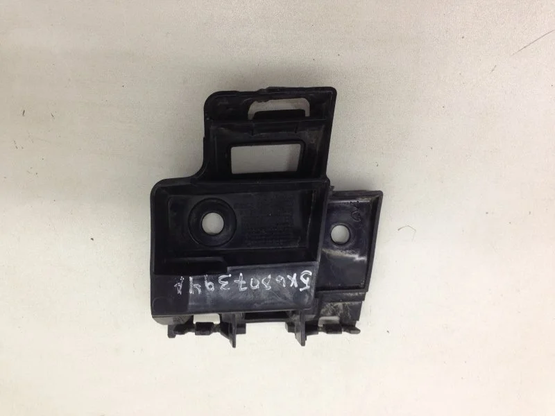 Кронштейн бампера Volkswagen Golf 2008-2012 5K6807394A 6, задний правый