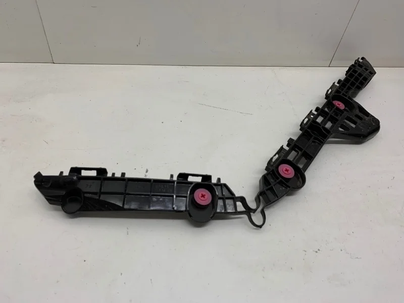 Кронштейн Toyota Camry 2018-2020 5257533130 XV70, задний правый