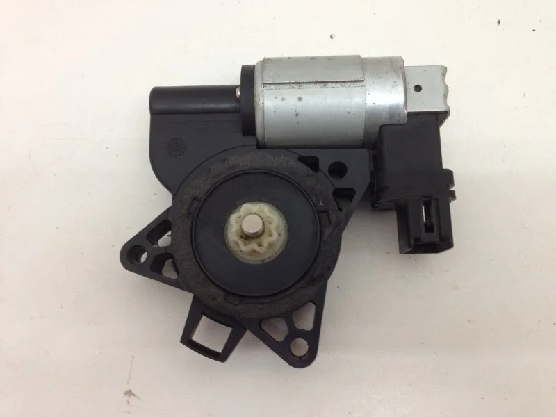 Моторчик стеклоподъёмника Mazda 3 2003-2009 GJ6A5958X BK, задний правый