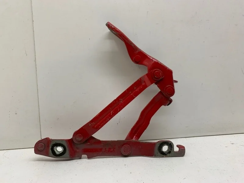 Петля крышки багажника Mazda 3 2003-2009 BK