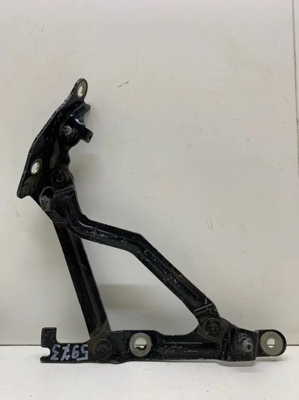 Петля крышки багажника Mazda 6 2002-2007 GJ6A52710K GG, задняя правая