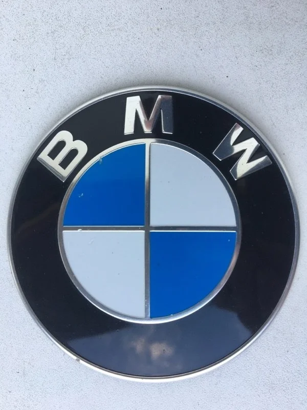 Эмблема капота BMW 3 series 2015-2020 51767288752 F30/F31, передняя