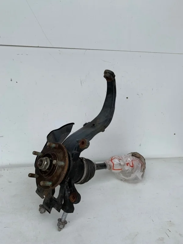 Кулак поворотный Mazda 6 2007-2013 GS1D33021 GH 2 Л, передний правый