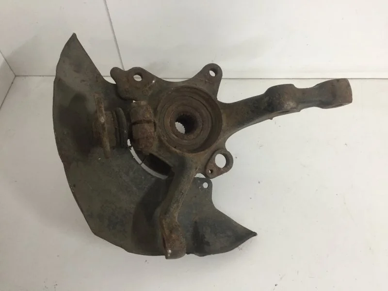 Кулак поворотный Volkswagen Passat 1988-1997 357407255C B3, передний левый