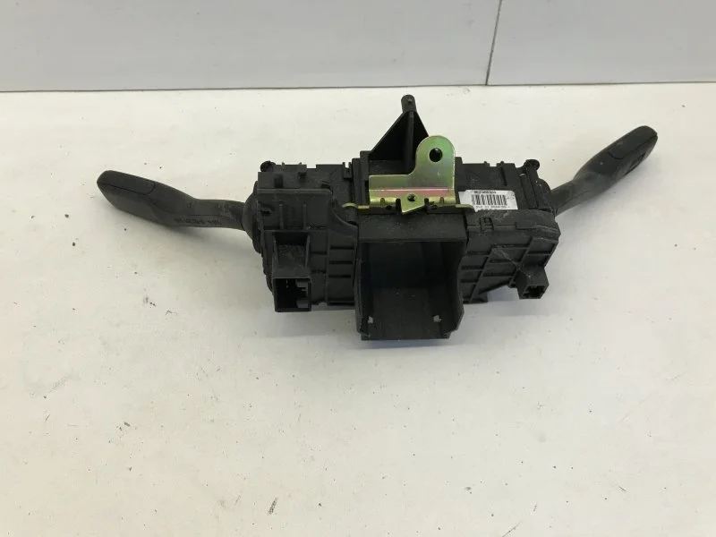 Переключатель подрулевой Audi A4 2000-2004 8E0953540F B6, передний