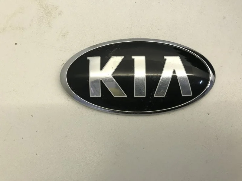 Эмблема на бампер Kia Optima 2018-2021 863183R500 4, передняя