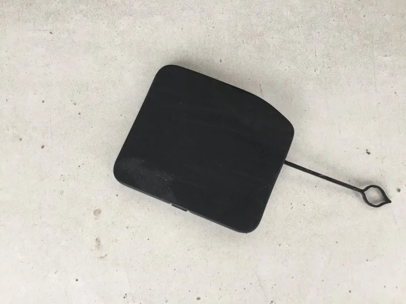 Заглушка буксировочного крюка бампера Nissan Qashqai 2013-2019 850714EA0A 2, передняя