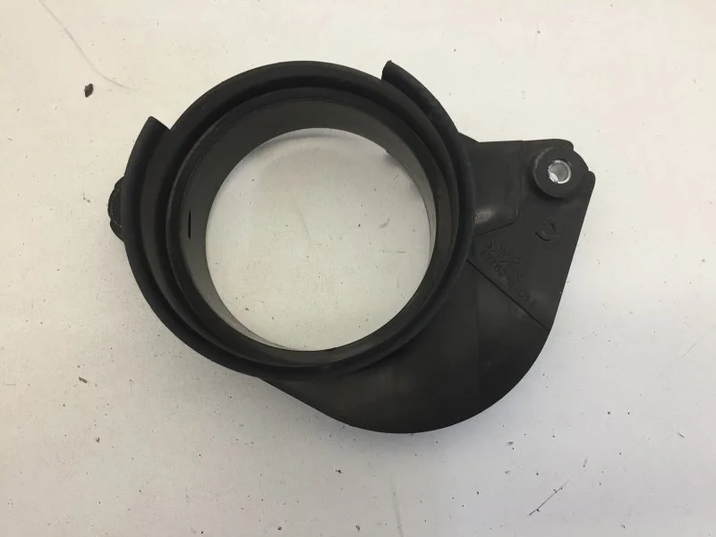 Патрубок воздушного фильтра Toyota Land Cruiser 2015-2020 1775251011 200, передний